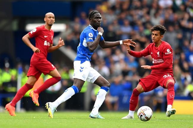 Liverpool mất thêm 1 tiền vệ trung tâm